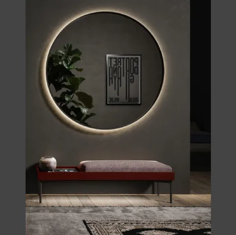 Specchio Astrid con cornice in laccato ossidato retroilluminata di Novamobili
