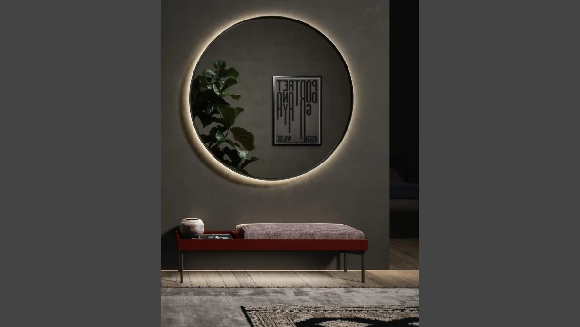 Specchio Astrid con cornice in laccato ossidato retroilluminata di Novamobili
