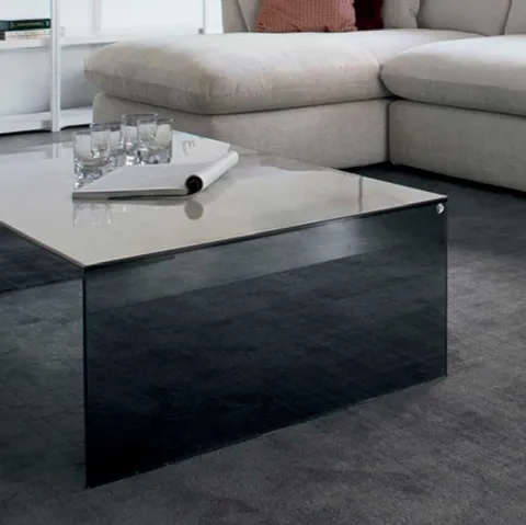 Tavolino in vetro con piano accoppiato ceramica-vetro Bridge di Calligaris