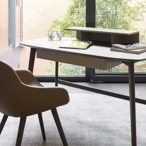 Scrittoio in legno con cassetto e alzatina in laccato opaco Match Calligaris