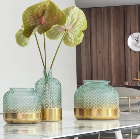Vaso in vetro riciclato con superficie lavorata Curly di Calligaris