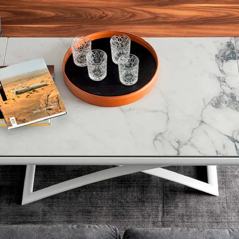 Tavolino allungabile con piano in ceramica effetto marmo Dakota di Calligaris
