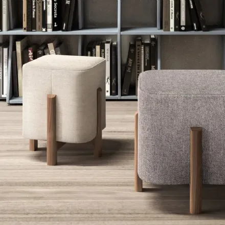 Pouf Kip in tessuto con struttura in legno di Doimo Salotti