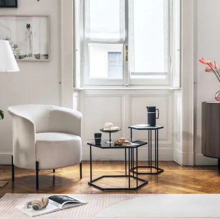 Tavolino esagonale con struttura in metallo Renee 02 di Calligaris