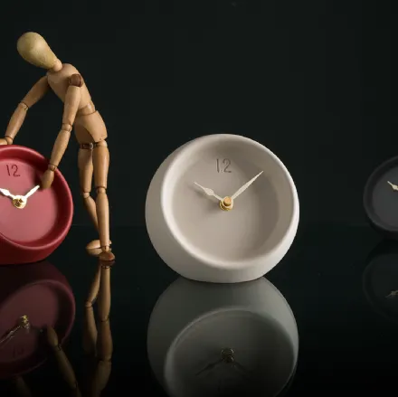 Orologio da tavolo in ceramica Senzatempo di Calligaris