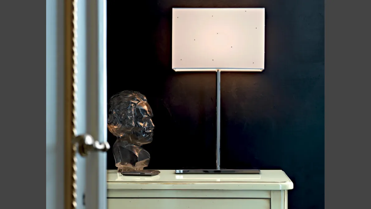 Lampada da tavolo Glam con struttura in metallo e paralume in carta di riso di Le Fablier