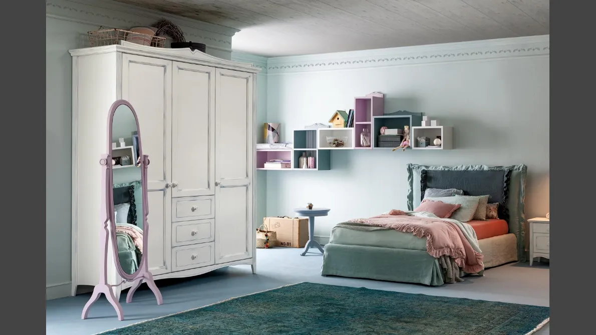 Armadio con ante battenti finitura shabby in laccato bianco Butterfly 03 di Callesella