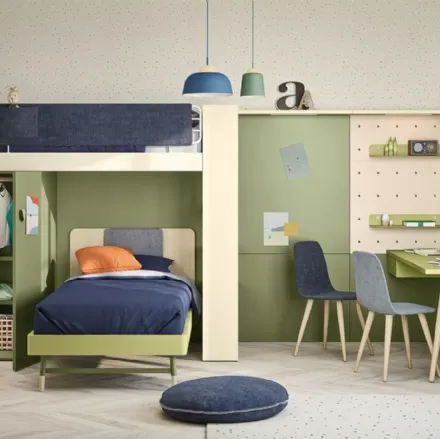 Cameretta con letti a castello armadi e scrivania a boiserie Kids space 11 di Nidi
