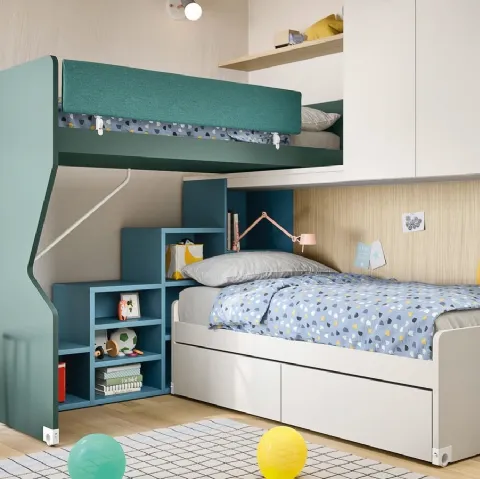 Cameretta a ponte con letto a castello Kids space 19 in melaminico di Nidi