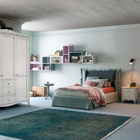 Cameretta per bambine stile shabby in legno con armadio, specchiera e scrivania Romantic Calipso di Callesella