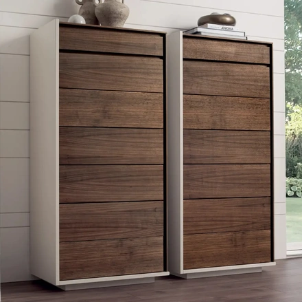 Cassettiera Vertice in noce canaletto di Le Fablier