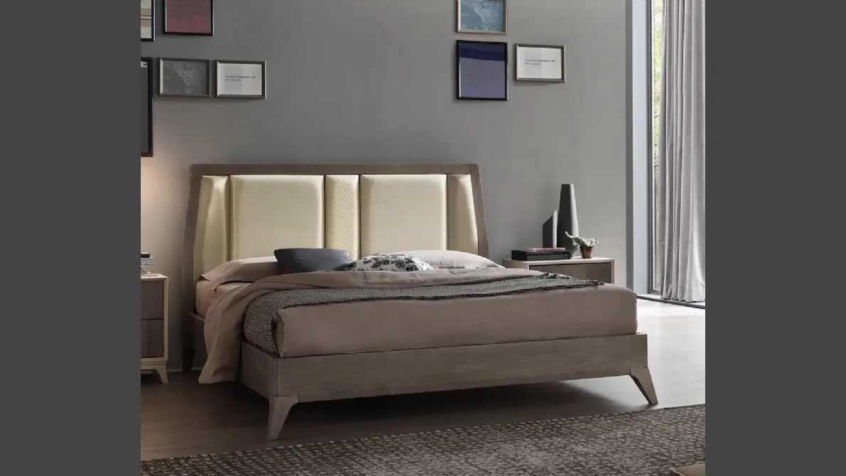 Letto Cardamomo in legno con testiera in tessuto di Le Fablier