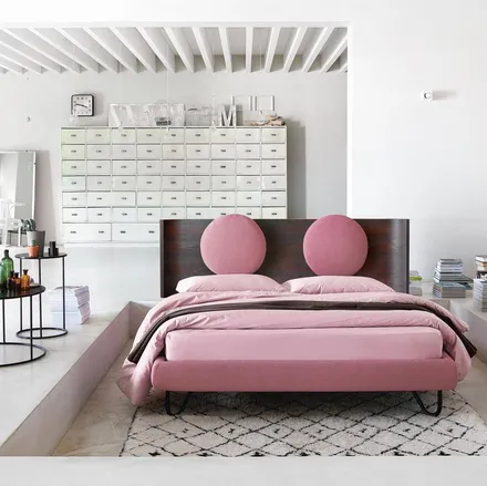 Letto Hugh One con testiera in Noce di Noctis