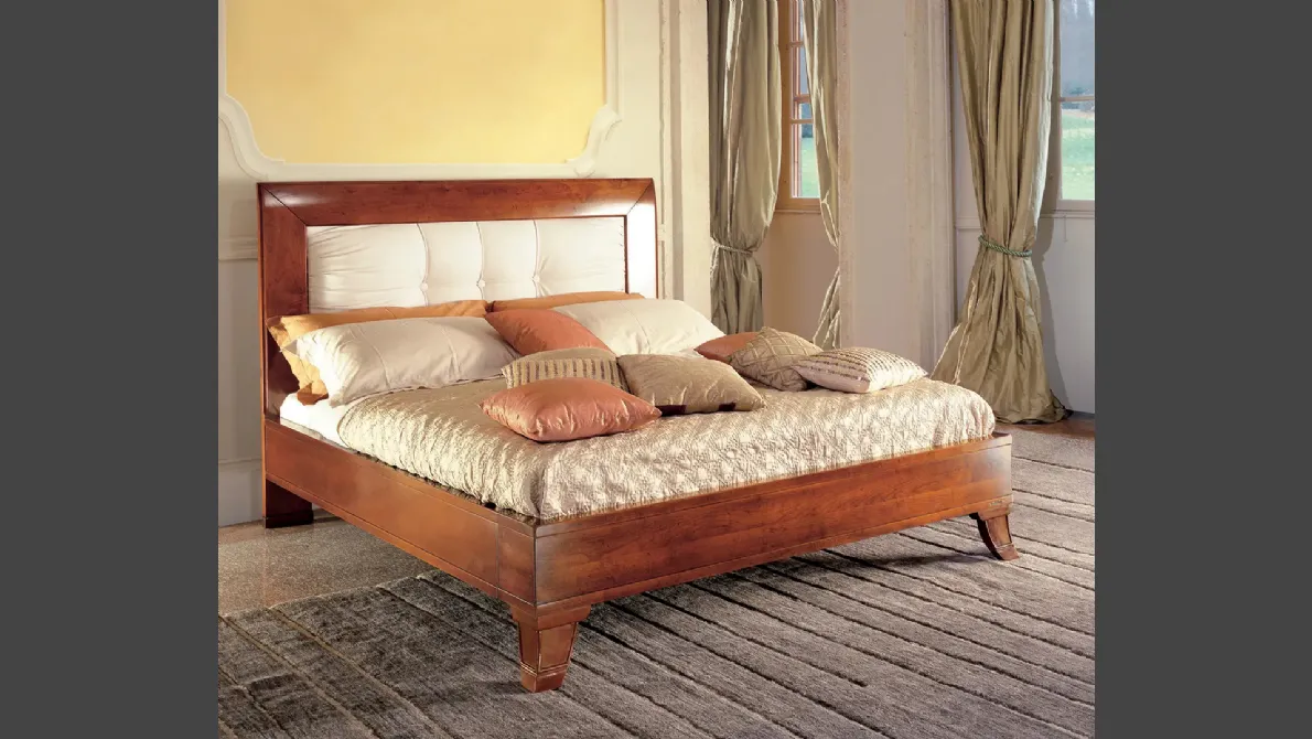 Letto classico in legno con testiera in ecopelle Oleandro Le Fablier