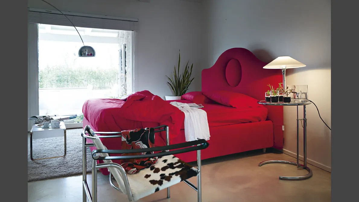 Letto imbottito con testiera sagomata Sophie Modern di Noctis