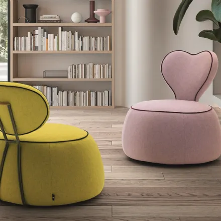 Poltroncine Love e Story in tessuto con maniglia e rotelle a scomparsa per essere facilmente spostate di Felis