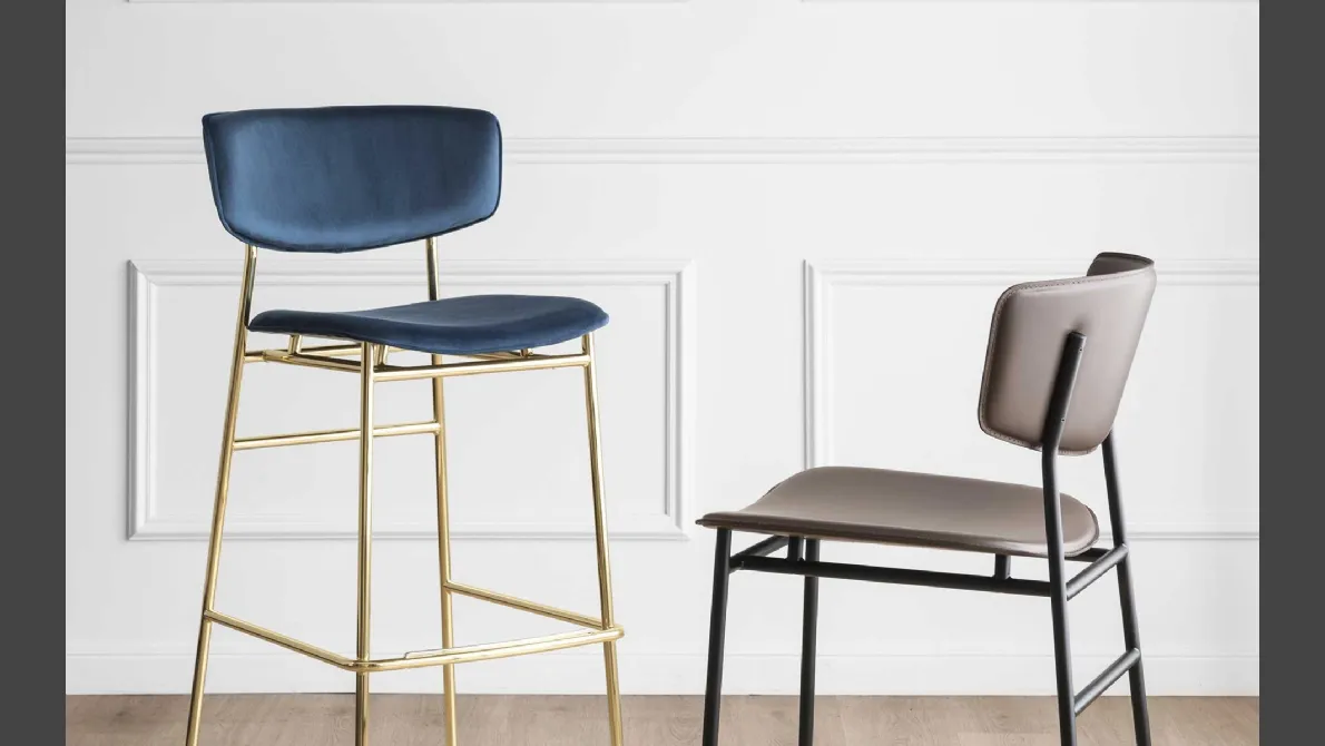 Sgabello con struttura in metallo e seduta in tessuto o ecopelle Fifties di Calligaris