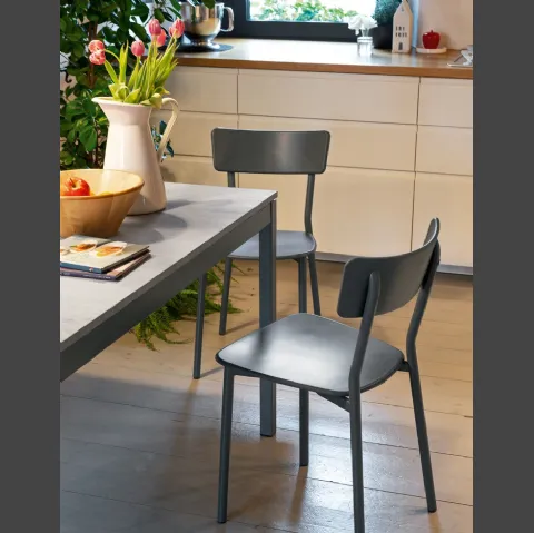 Sedia in polipropilene con struttura in metallo Jelly Metal di Connubia