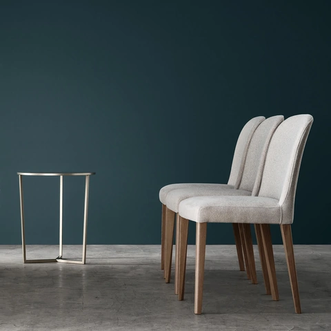 Sedia Gaia in tessuto imbottito di Maronese