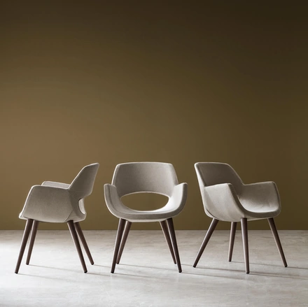 Sedia Logan in tessuto imbottito di Maronese