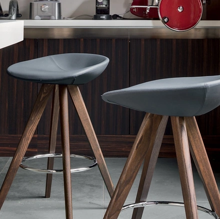 Sgabello Palm in pelle di Calligaris
