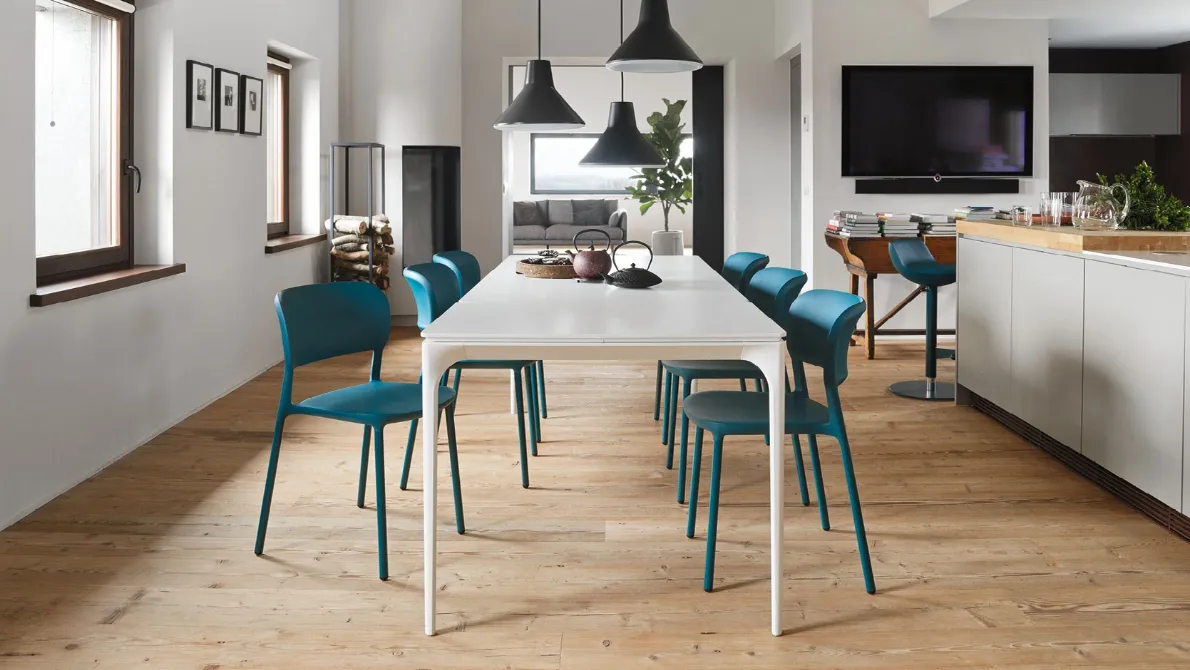 Sedia in poliuretano con struttura in metallo verniciato Sneak di Calligaris