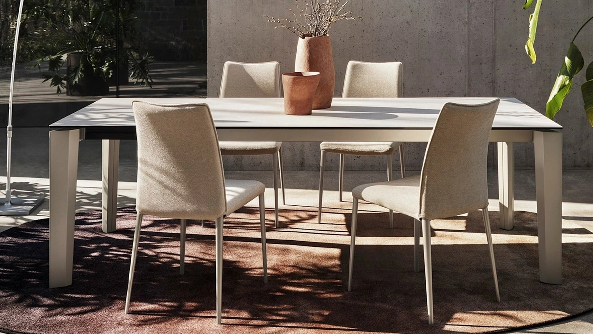 Tavolo Delta in ceramica di Calligaris