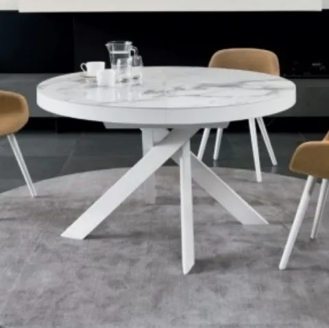 Tavolo rotondo allungabile in ceramica con basamento in metallo Tivoli di Calligaris