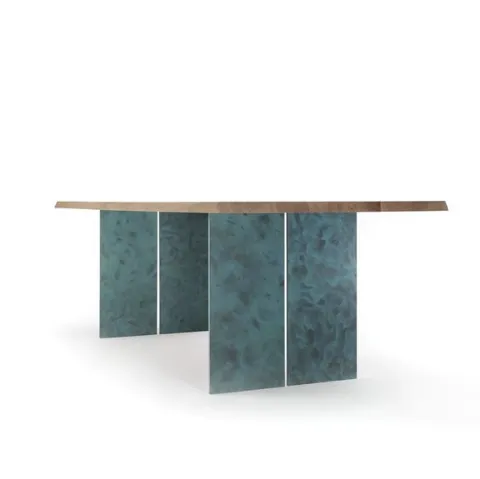 Tavolo in legno con base in ferro finitura verderame Iron 4326 di Conarte