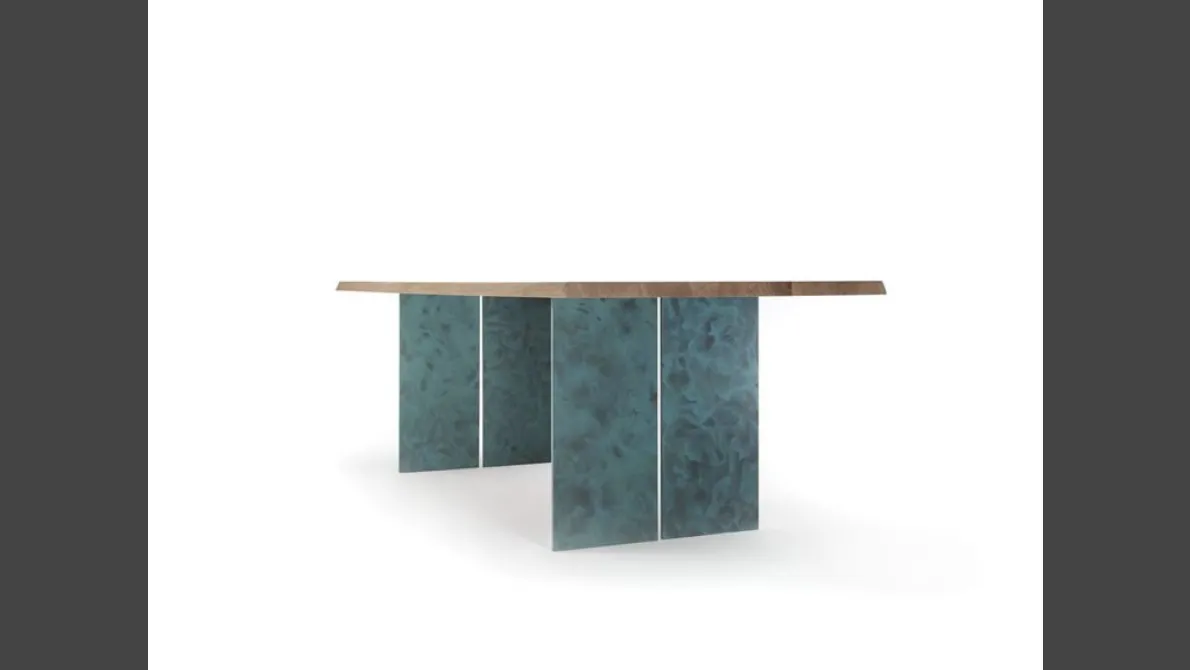 Tavolo in legno massello con base in ferro finitura verderame Iron 4326 di Conarte