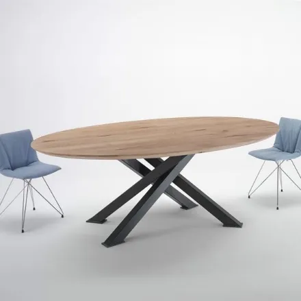 Tavolo ovale in legno con basamento composto da 4 gambe incrociate in ferro Iron 4332 di Conarte