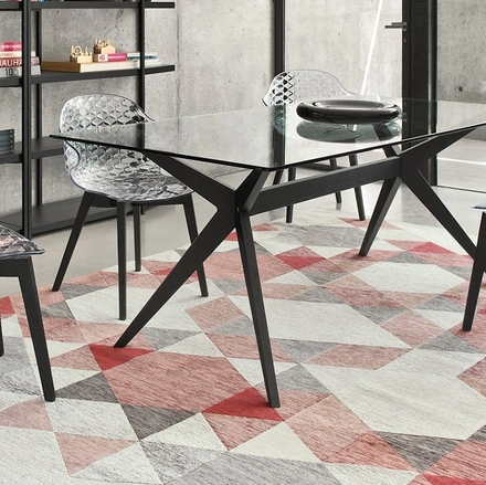 Tavolo con piano in vetro e struttura in legno massello Tokyo di Calligaris