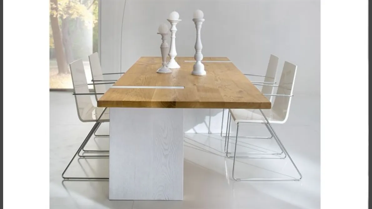 Tavolo in rovere massello con due gambe in legno laccato bianco Vivido 4256 di Conarte