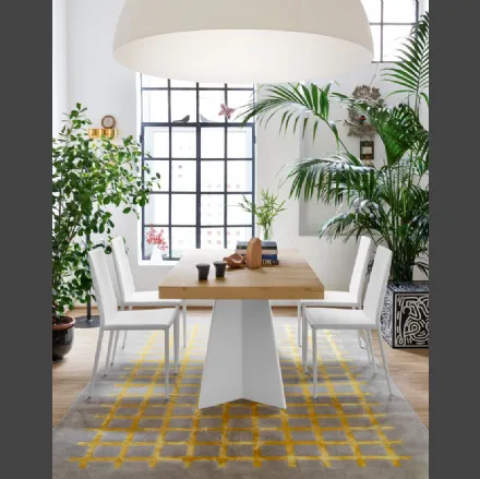 Tavolo allungabile in nobilitato rovere naturale con base in metallo bianco opaco Wings di Connubia