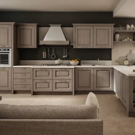 Cucina Classica Bolgheri v3 in Rovere Finitura Cuvèe, Maniglia Argento Antico, Top Laminato Luserna Bianco di Stosa