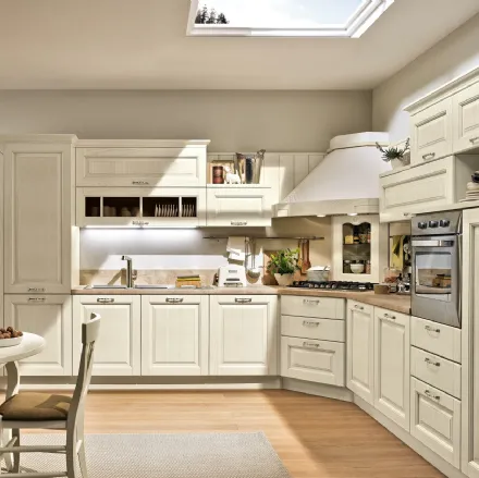 Cucina Classicha Bolgheri v5 in Rovere Finitura Burro, Maniglia MX0, Top Laminato Luserna Bianco di Stosa