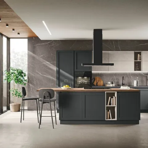 Cucina Classica con isola Sveva v03 in Alkorcell Black Matt e Cemento Materico Sand con top in laminato Lava e Top isola in laminato Rovere Anice di Stosa