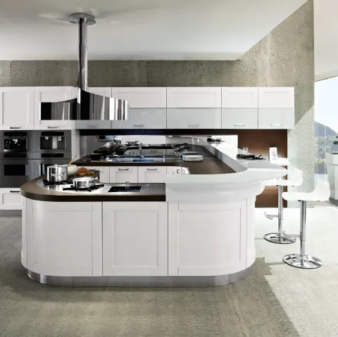 Cucina Moderna in legno laccato opaco con penisola curva Signoressa di Ar-Tre